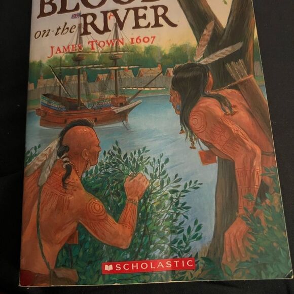 Scholastic Book with Black and White Text - Picture 1 of 5
